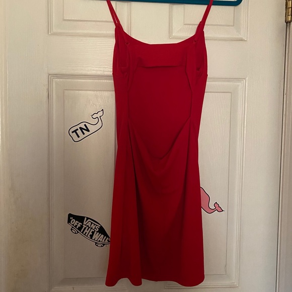 Red dress - Picture 3 of 3